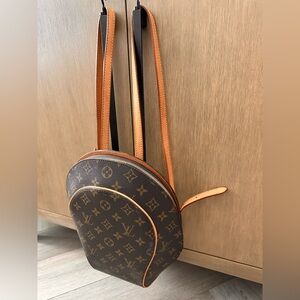 LVBrown Monogram Backpack, excellent condition